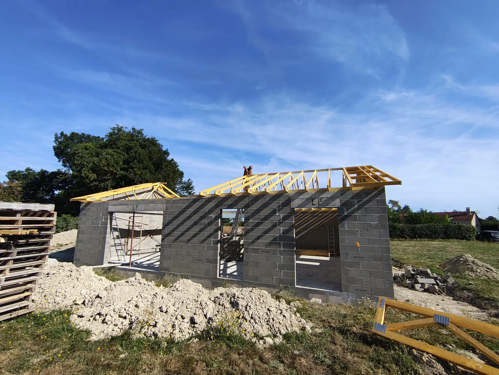 Charpente et couverture neuve — avant travaux